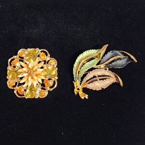 VTG SET of 2 Leaf & Waterlilies Brooches